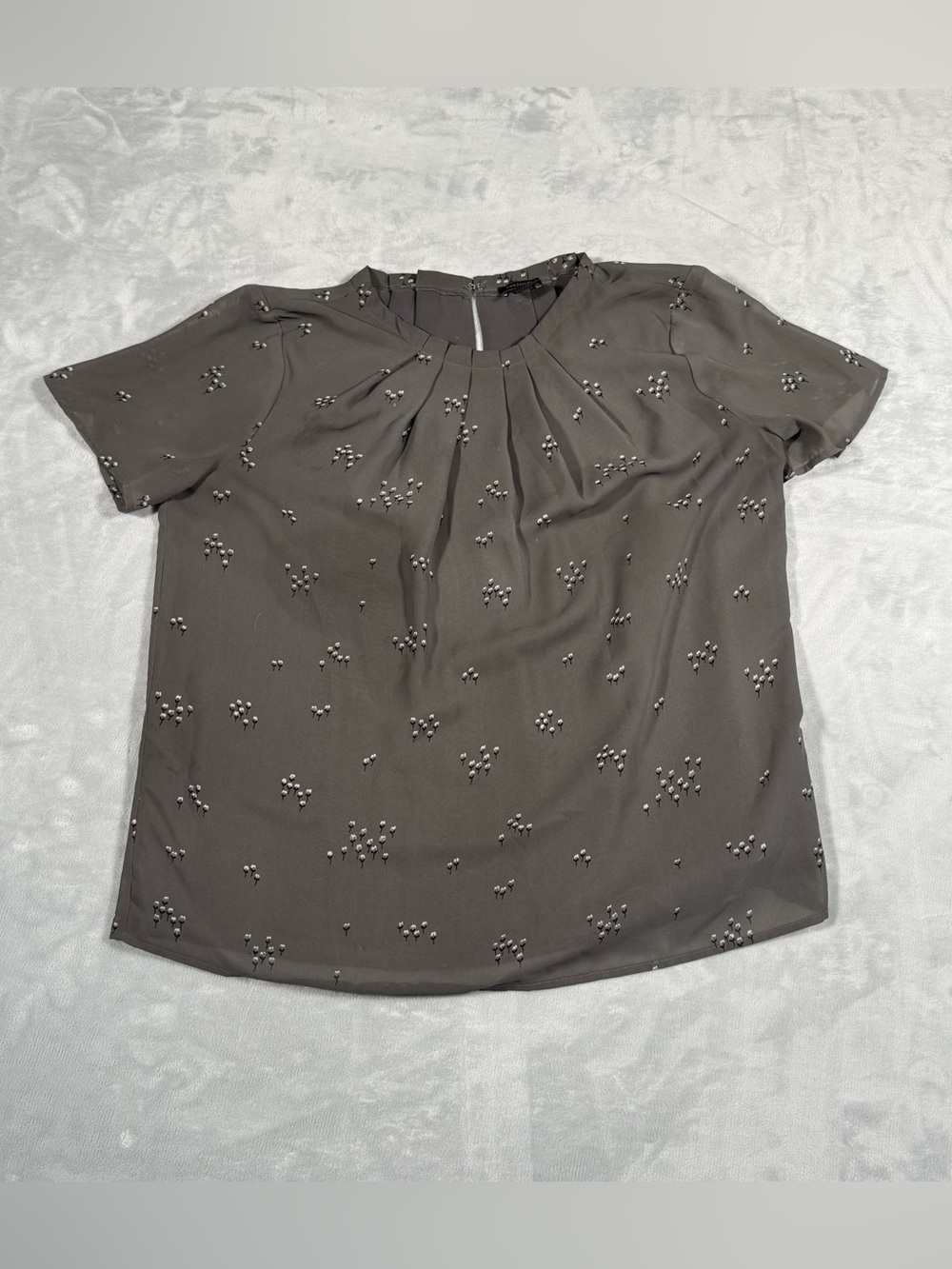 Ann Taylor Loft Gray Floral Pleated Blouse Womens Short Sleeve Top Medium